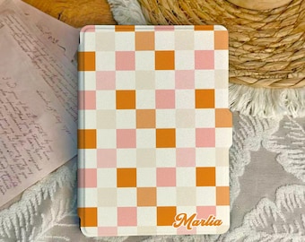 パーソナライズされたチェッカーボードKindleケースカスタムネームレトロオレンジピンクカバーキュートペーパーホワイトギフト読者への美しいチェッカー模様の電子書籍リーダースリーブ