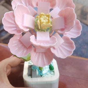 Creative DIY Building Block Flower Bouquet – Customizable Lego-Style Pink Flower Gift, Unique Home Decor,