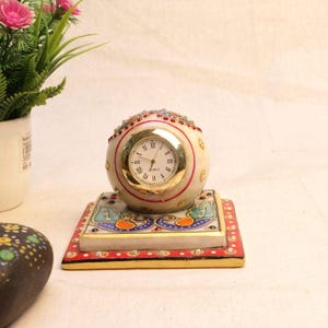 Orologio da tavolo in marmo dipinto a mano con motivo a pavone, orologio da tavolo al quarzo
