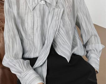Leinen Grau Unregelmäßige Saum-Streifen-Bluse | Wrap-Front-Top mit Kragen für mühelosen erhöhten Stil