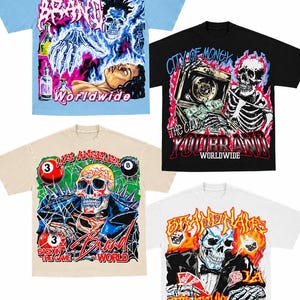 Puede incluir: Cuatro camisetas de manga corta con estampados gráficos. Una azul claro con una calavera y una mano, una negra con un esqueleto y una caja fuerte, una beige con una calavera y bolas de billar, y una blanca con un esqueleto jugando a las cartas.