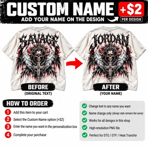 Puede incluir: Una camiseta beige con un gr&aacute;fico de una calavera con alas y una cruz, con el texto SAVAGE o un nombre personalizado encima. El dise&ntilde;o incluye detalles en rojo y negro. La imagen muestra una comparaci&oacute;n antes y despu&eacute;s de la personalizaci&oacute;n.