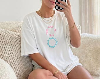 Camiseta "Besa siempre. Disco Ocasionalmente". Camiseta unisex con el álbum de Harry, merchandising, gira y conciertos (versión cuadrada y circular).