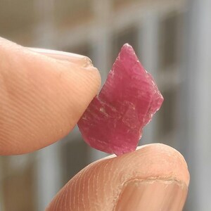 Natural African Ruby Rough 5.80 Carats – Bright Pinkish Red Loose Ruby Specimen, 13×9×6 mm