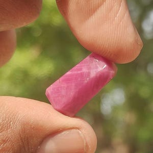 Natural African Ruby – Pencil Cut Crystal | 26.20 Ct | Free Standing Gemstone | Unique Collector Piece