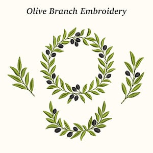 Può includere: Design di ricamo con ramo d'ulivo con foglie verdi e olive nere. Il design include una ghirlanda circolare, una semi-ghirlanda e due rametti. Il testo "Olive Branch Embroidery" è in alto.