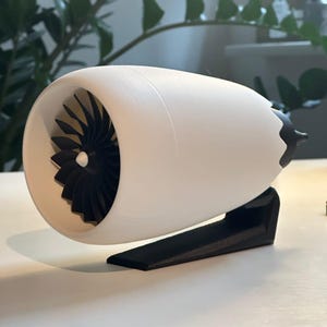 Skulptur av jetmotorturbin – Flyg- och motorsportinspirerad dekor