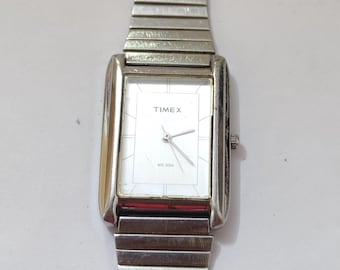 Quarz-Armbanduhr für Frauen Q35