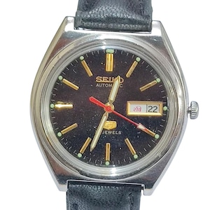 Relógio de pulso masculino vintage SEK com movimento automático, mostrador analógico e indicação de dia e data (EP4-E4-S).