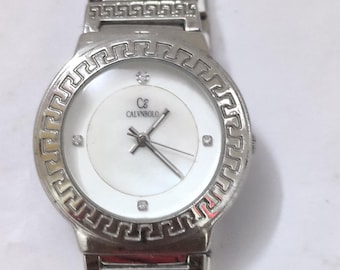 Quarz-Armbanduhr für Frauen Q66