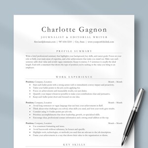 Puede incluir: Una plantilla de currículum vitae con el nombre "Charlotte Gagnon" en la parte superior, junto con la información de contacto. El currículum está en papel blanco con texto negro y un bolígrafo negro y plateado que descansa en el lado derecho. Incluye secciones para resumen del perfil, experiencia laboral y habilidades clave.