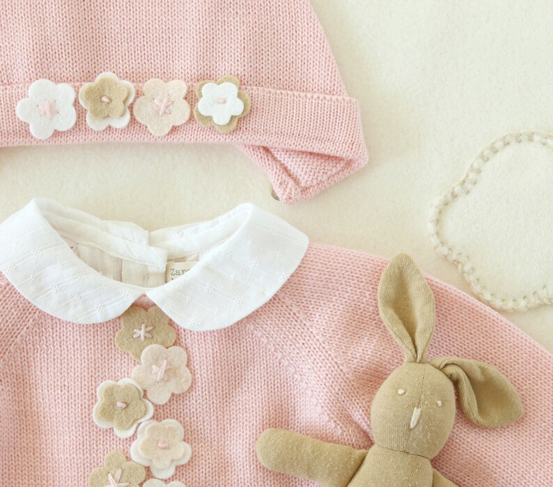 Knitted baby sweatercap baby girl in pink with felt image 1