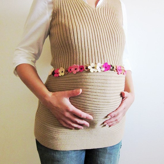 Items similar to Maternity knitted sleeveless sweater with felt flowers