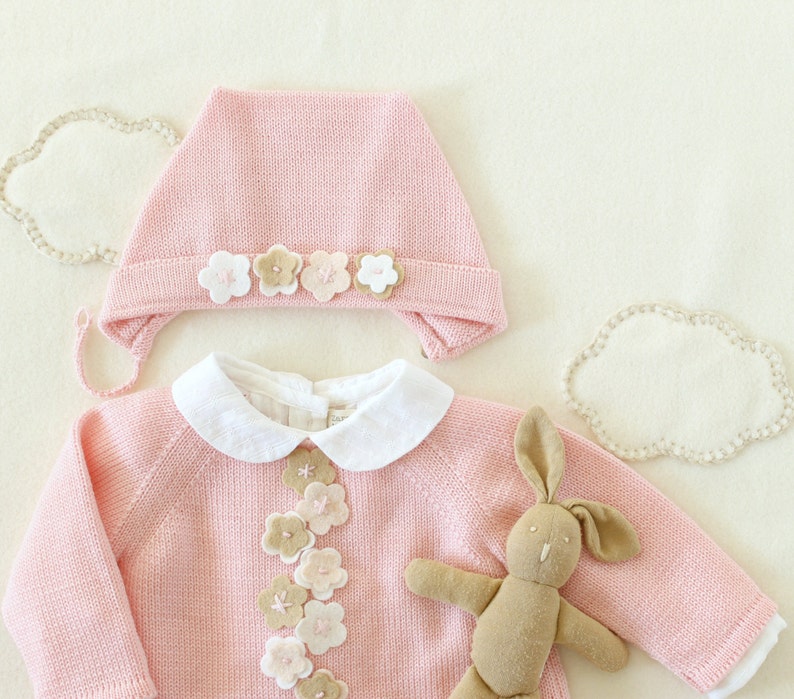 Knitted baby sweatercap baby girl in pink with felt image 2