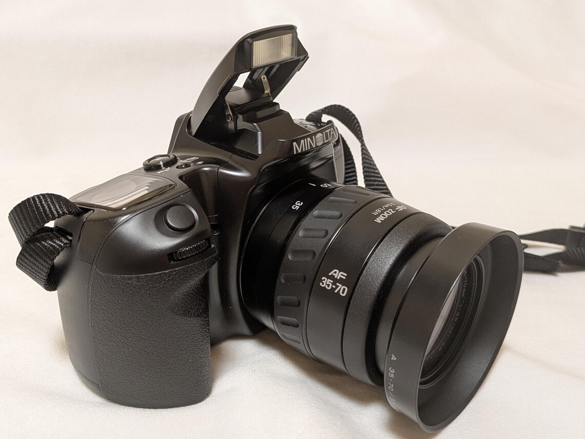 Minolta a 303si 35mm Film SLR Camera with AF Zoom Lens 35-70mm F3.5-4.5, Hood, Cap, Kenko Sky Light, and Manual, photo 3 sur 5