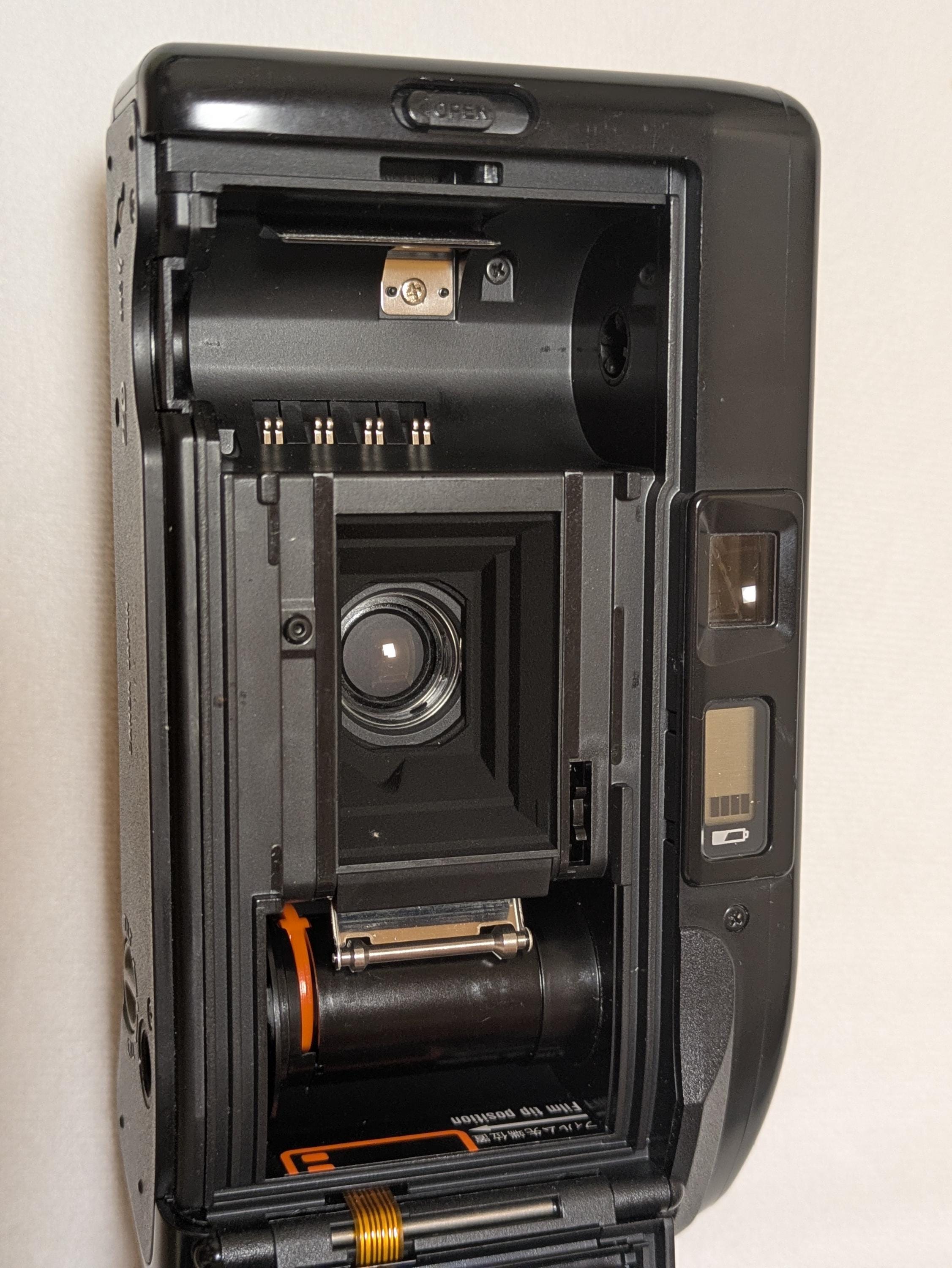 Canon Autoboy 3 Quartz Date 35mm Film Camera Point & Shot Full