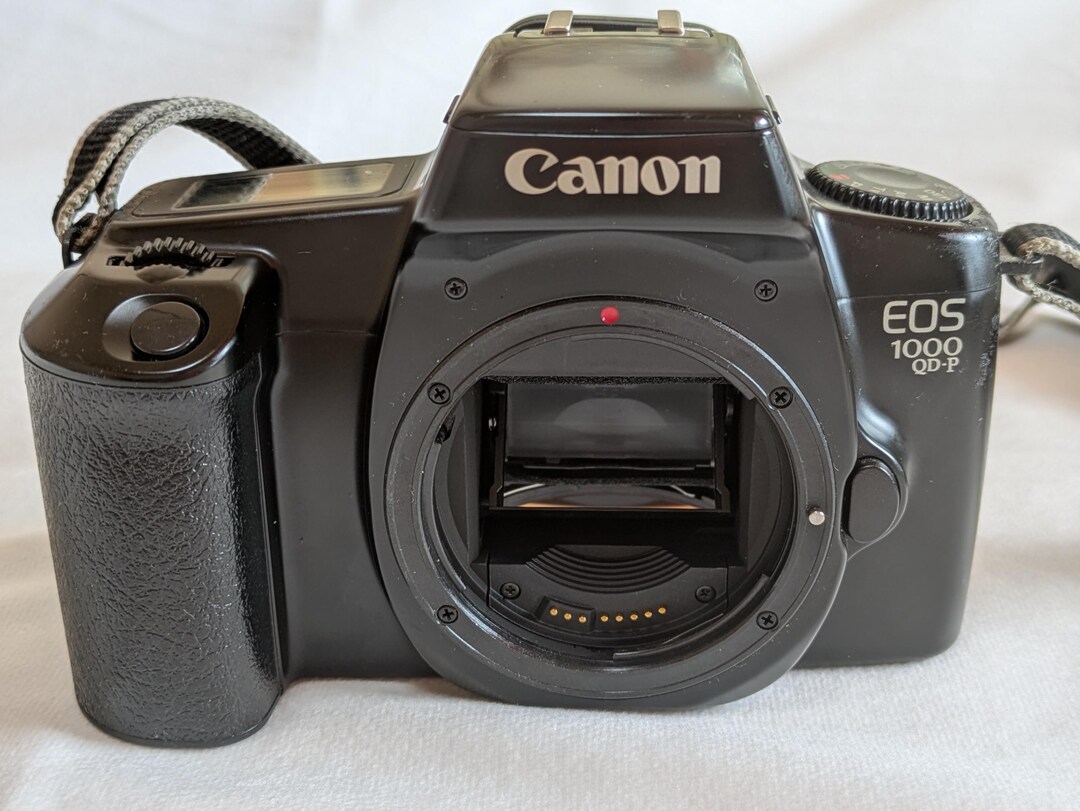 Canon EOS1000QD フィルムカメラ TAMRONレンズ付き カメラ 【動作品