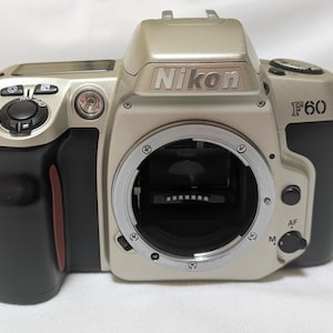 Nikon F60 – Appareil Photo Argentique 35 Mm – Autofocus – Année 2000 – Très Bon état