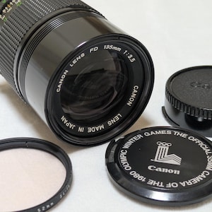 Canon FD 135mm F3.5 Telephoto Lens with Lens Caps and Filter 1980 Vintage early model