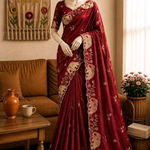 Sari en soie douce pré-plissée, idéal pour les fêtes, avec chemisier sur mesure | Broderie éléphant en zari doré et sequins