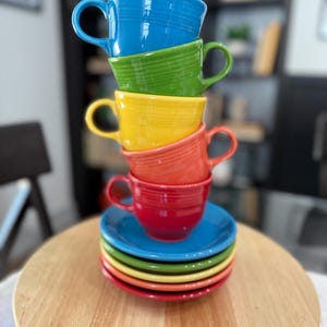 Vintage Fiesta Teetasse & Untertassen-Set - Regenbogen 5-Farben-Bundle - Homer Laughlin Keramik, hergestellt in den USA