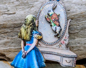 Alice In Wonderland, Through The Looking-glass, White Rabbit, Bag Jewelry, Wooden, Brooch, Home, Mad Tea, Teacher, Librarian, Book Lover