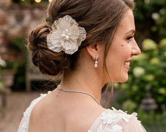 Fermaglio per capelli da sposa in resina fatto a mano