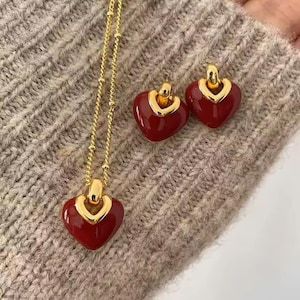 Conjunto de corazón rojo y dorado – Collar y pendientes – Joyería elegante para mujer – Regalo romántico