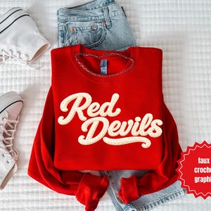 Preppy Red Devils faux chunky garn PNG, Simple Sports Team, Varsity PNG, Sublimering och DTF Png, Faux garnmaskot, Lokal Boutique Coquette