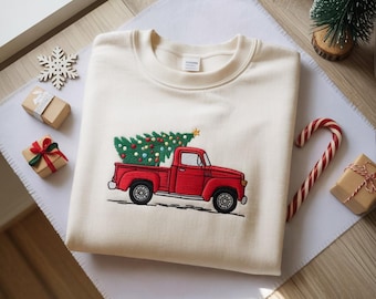 Sudadera navideña bordada con camión rojo / Sudadera vintage con árbol de Navidad / Sudadera navideña acogedora de cuello redondo, ideal para ella y para él.