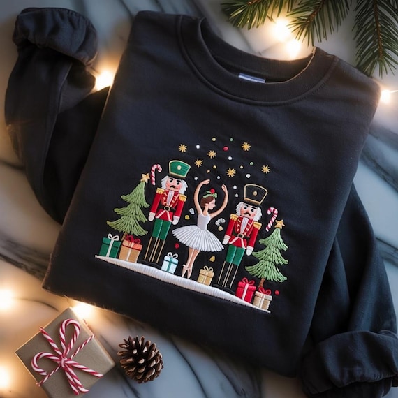 Sweat-shirt brodé casse-noisette de Noël, sweat-shirt ballet casse-noisette, chemise casse-noisette de Noël, cadeau de Noël, sweat-shirt de Noël