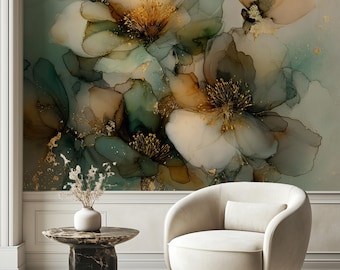 Mural de pared floral en tonos verde azulado y marfil con detalles dorados y tinta de alcohol, papel tapiz botánico elegante.