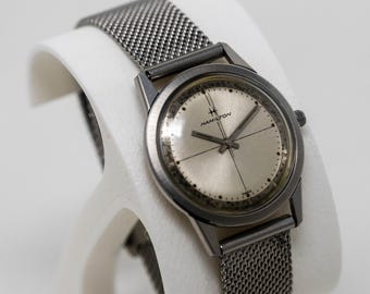 Hamilton z lat 60. – tarcza sektorowa – stal nierdzewna – świeży wygląd, gotowy do noszenia