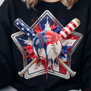 Peut inclure: Un sweat-shirt noir orné d'un motif représentant une balle de baseball et deux battes croisées centrées sur une étoile. La balle et les battes sont décorées d'éclaboussures de peinture rouge, blanche et bleue aux motifs du drapeau américain.