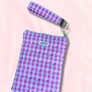 Quilted Kindle Sleeve: Gingham Pink with Wristlet and Metal Zipper Handmade Cotton eReader Case