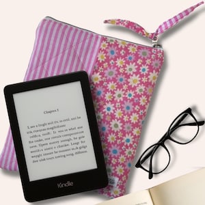Gesteppte Kindle Hülle, eReader Hülle, Buchhülle, Geschenk für Bücherwürmer, handgefertigt von Lizzie