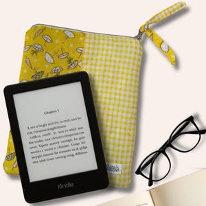 Gesteppte Kindle Hülle, eReader Hülle, Buchhülle, Geschenk für Bücherwürmer, handgefertigt von Lizzie