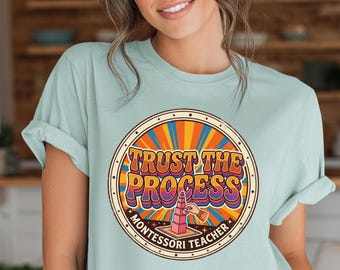 Confie no Processo, Camiseta Montessori para Professores, Camiseta Retrô para Professores, Camiseta com Mentalidade de Crescimento, Presente para Professores, Torre Rosa Montessori