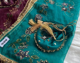 Handbemalte verzierte Dupatta mit Tasche für Festivals - Florale Pailletten Umrandung