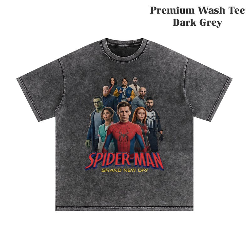 Op de afbeelding: Een set van drie keramische mokken met een gespikkelde, matte afwerking. De mokken zijn in cr&egrave;me, lichtgrijs en donkergrijs. Elke mok heeft een eenvoudig, minimalistisch ontwerp.