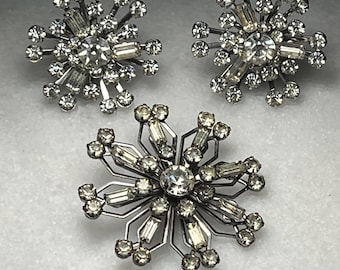 Vintage Rhinestone Snowflake Set – Starburst Brooch & Clip-On Earrings, Mid Century Sparkle Demi-Parure