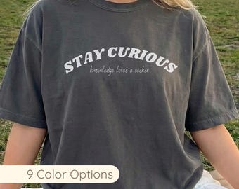 Wachstums-Mindset-Shirt Frauen bleiben neugierig T-Shirt inspirierend Zitat Top-Lernen-Mindset-Geschenk für ihr persönliches Wachstum tragen täglich Komfortfarben