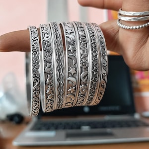 Set di bracciali rigidi in argento fatti a mano, bracciali impilabili in stile boho, bracciali rigidi con incisioni floreali, luna e stella, gioielli etnici vintage, regalo per donna.
