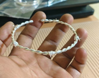 Armband i sterlingsilver med tvinnad tråd, justerbar öppen manschett, minimalistiskt stapelbart armband