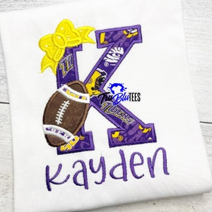 LSU met shirt met initialen voor meisjes | Papa's voetbalmeisje | Voetbalshirt meisjes | Voetbalfan voor baby's | Op sportteams geïnspireerd voetbal
