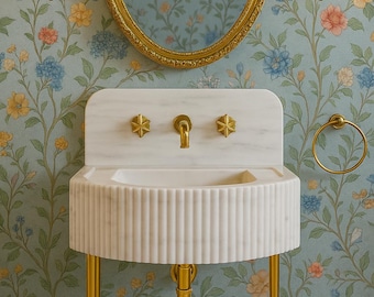 Lavabo de mármol blanco estriado de primera calidad con panel posterior ovalado, lavabo de baño de lujo tallado a mano, elegante diseño decorativo.