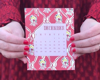 2027 Desktop Calendar: Grandmillennial Floral Illustrated Calendar with Stand