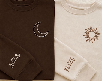 Gepersonaliseerde zon- en maansweater, op maat geborduurd paar bijpassende truien, initialen met hart op de mouw, verjaardagscadeau echtgenoot