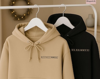 Moletom com capuz bordado com numerais romanos combinando, moletom personalizado para casal com data de aniversário, blusa personalizada com iniciais e manga em formato de coração, presente para namorado
