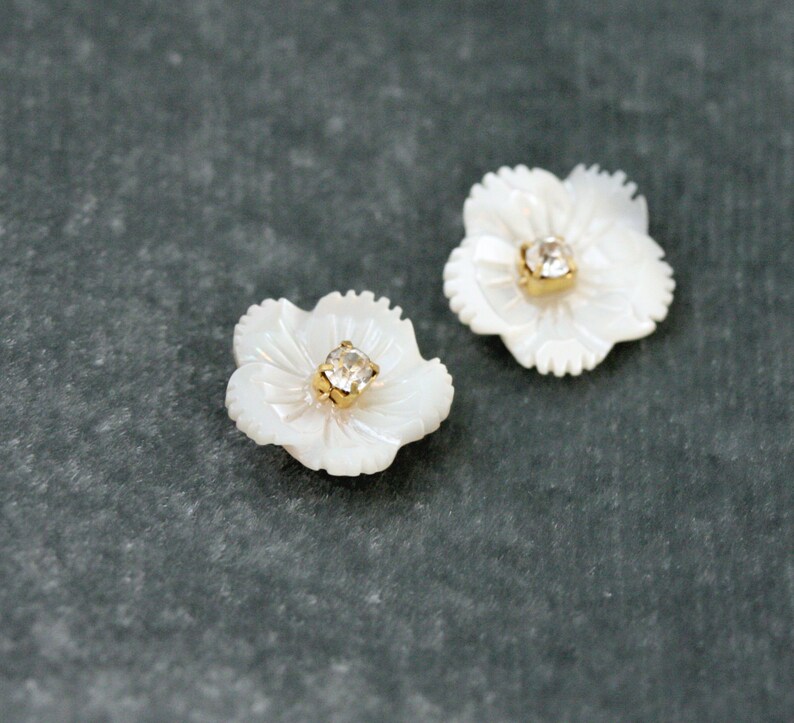 Amour Carved Mother Of Pearl Resin With Lavender Heart Drop Pierced Earrings